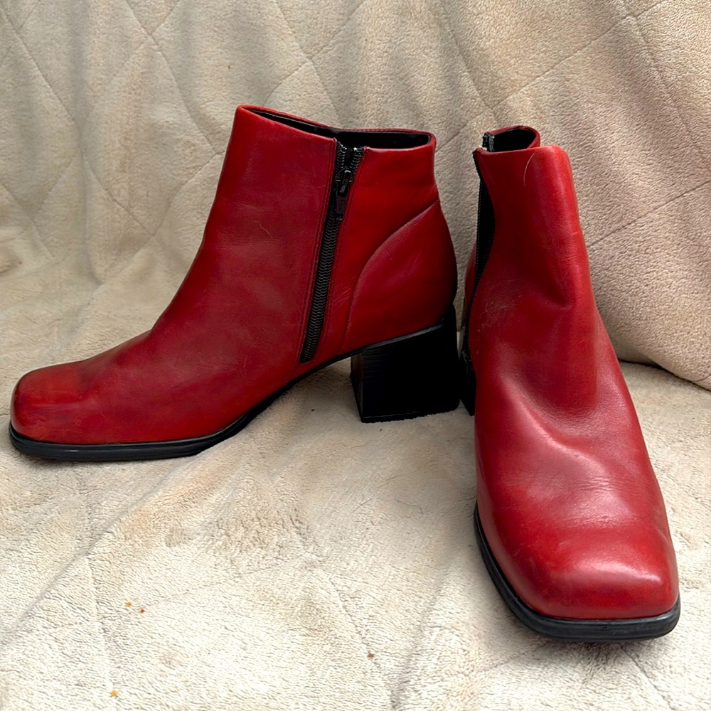 White Mountain burgundy red ankle genuine leather block heel boots
